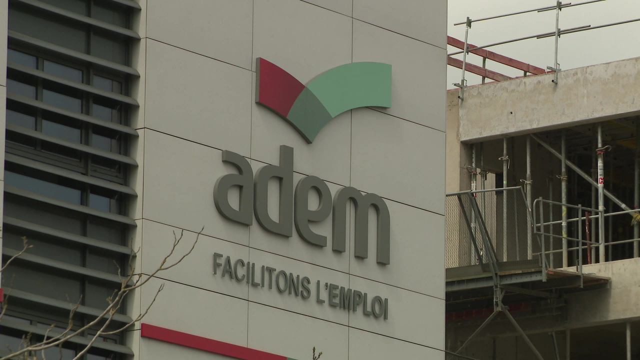 chomage 1 547 demandeurs d emploi de plus en un an au luxemb