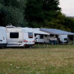 entrange l evacuation d un campement degenere deux gendarmes